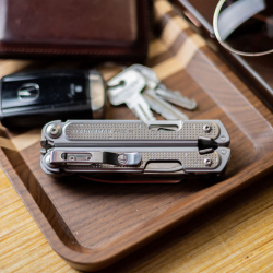 LEATHERMAN - Pince multifonctions Free P4 - 21 outils