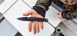 BENCHMADE - Couteau pliant Bugout-2 Carbone